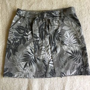 Crazy Shirts Camouflage color skirt with belt